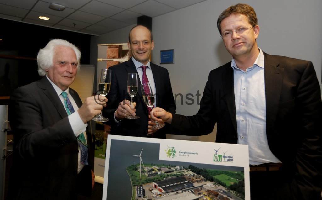 Drechtse Wind en Energiecooperatie Dordrecht tekenen overeenkomst windenergie